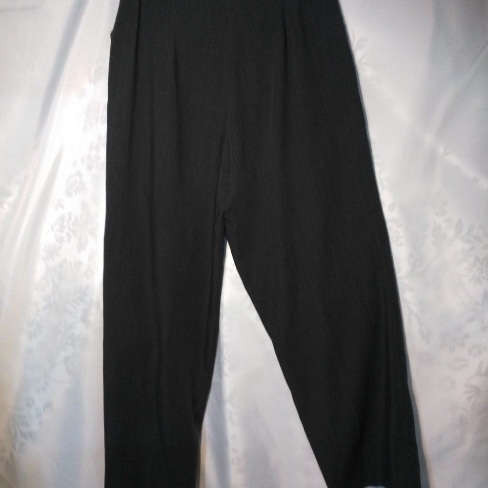 3/4 Length Classy Gray Capris